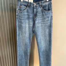 Ferraga*mo菲拉*慕2026春夏新款男款休闲小直筒牛仔裤 原单品质,原单品质高端时尚休闲水洗牛仔裤,后腰皮革金属 Ferraga*mo菲拉*慕2026春夏新款男款休闲小直筒牛仔裤 原单品质,原单品质高端时尚休闲水洗牛仔裤,后腰皮革金属