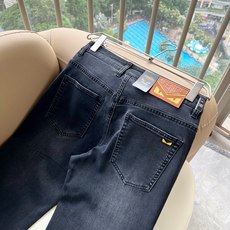 FEN*I 芬*迪2026春夏新款FD家休闲牛仔裤!意大利原厂订单,FD家族人气单品,代表性十足,规格感十足的精品,所有 FEN*I 芬*迪2026春夏新款FD家休闲牛仔裤!意大利原厂订单,FD家族人气单品,代表性十足,规格感十足的精品,所有