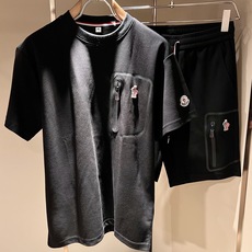 Moncler蒙家 2026春夏最新男女同款👫贸易订单休闲套装,全品相!!网红款!采用logo图案徽章设计!上身舒适透气 Moncler蒙家 2026春夏最新男女同款👫贸易订单休闲套装,全品相!!网红款!采用logo图案徽章设计!上身舒适透气