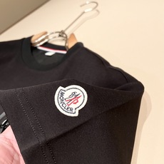 Moncler蒙家 2026春夏最新男女同款👫贸易订单休闲套装,全品相!!网红款!采用logo图案徽章设计!上身舒适透气 Moncler蒙家 2026春夏最新男女同款👫贸易订单休闲套装,全品相!!网红款!采用logo图案徽章设计!上身舒适透气