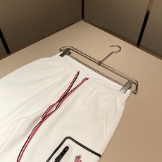 Moncler蒙家 2026春夏最新男女同款👫贸易订单休闲套装,全品相!!网红款!采用logo图案徽章设计!上身舒适透气 Moncler蒙家 2026春夏最新男女同款👫贸易订单休闲套装,全品相!!网红款!采用logo图案徽章设计!上身舒适透气