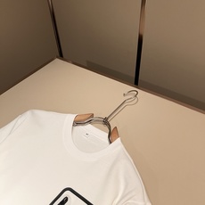 Moncler蒙家 2026春夏最新男女同款👫贸易订单休闲套装,全品相!!网红款!采用logo图案徽章设计!上身舒适透气 Moncler蒙家 2026春夏最新男女同款👫贸易订单休闲套装,全品相!!网红款!采用logo图案徽章设计!上身舒适透气