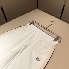 Moncler蒙家 2026春夏最新男女同款👫贸易订单休闲套装,全品相!!网红款!采用logo图案徽章设计!上身舒适透气 Moncler蒙家 2026春夏最新男女同款👫贸易订单休闲套装,全品相!!网红款!采用logo图案徽章设计!上身舒适透气