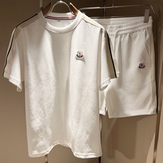 Moncler蒙家 2026春夏最新男女同款👫贸易订单休闲套装,全品相!!网红款!采用logo图案徽章设计!上身舒适透气 Moncler蒙家 2026春夏最新男女同款👫贸易订单休闲套装,全品相!!网红款!采用logo图案徽章设计!上身舒适透气