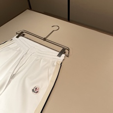 Moncler蒙家 2026春夏最新男女同款👫贸易订单休闲套装,全品相!!网红款!采用logo图案徽章设计!上身舒适透气 Moncler蒙家 2026春夏最新男女同款👫贸易订单休闲套装,全品相!!网红款!采用logo图案徽章设计!上身舒适透气