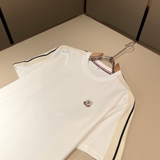Moncler蒙家 2026春夏最新男女同款👫贸易订单休闲套装,全品相!!网红款!采用logo图案徽章设计!上身舒适透气 Moncler蒙家 2026春夏最新男女同款👫贸易订单休闲套装,全品相!!网红款!采用logo图案徽章设计!上身舒适透气