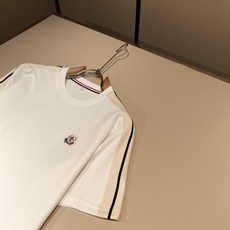 Moncler蒙家 2026春夏最新男女同款👫贸易订单休闲套装,全品相!!网红款!采用logo图案徽章设计!上身舒适透气 Moncler蒙家 2026春夏最新男女同款👫贸易订单休闲套装,全品相!!网红款!采用logo图案徽章设计!上身舒适透气