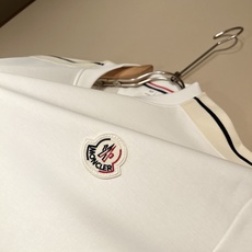 Moncler蒙家 2026春夏最新男女同款👫贸易订单休闲套装,全品相!!网红款!采用logo图案徽章设计!上身舒适透气 Moncler蒙家 2026春夏最新男女同款👫贸易订单休闲套装,全品相!!网红款!采用logo图案徽章设计!上身舒适透气
