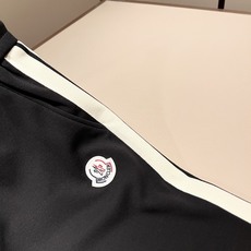 Moncler蒙家 2026春夏最新男女同款👫贸易订单休闲套装,全品相!!网红款!采用logo图案徽章设计!上身舒适透气 Moncler蒙家 2026春夏最新男女同款👫贸易订单休闲套装,全品相!!网红款!采用logo图案徽章设计!上身舒适透气