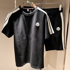 Moncler蒙家 2026春夏最新男女同款👫贸易订单休闲套装,全品相!!网红款!采用logo图案徽章设计!上身舒适透气 Moncler蒙家 2026春夏最新男女同款👫贸易订单休闲套装,全品相!!网红款!采用logo图案徽章设计!上身舒适透气