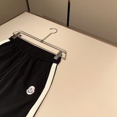 Moncler蒙家 2026春夏最新男女同款👫贸易订单休闲套装,全品相!!网红款!采用logo图案徽章设计!上身舒适透气 Moncler蒙家 2026春夏最新男女同款👫贸易订单休闲套装,全品相!!网红款!采用logo图案徽章设计!上身舒适透气