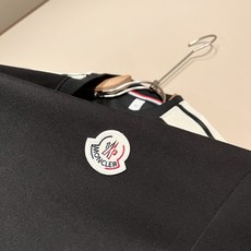 Moncler蒙家 2026春夏最新男女同款👫贸易订单休闲套装,全品相!!网红款!采用logo图案徽章设计!上身舒适透气 Moncler蒙家 2026春夏最新男女同款👫贸易订单休闲套装,全品相!!网红款!采用logo图案徽章设计!上身舒适透气