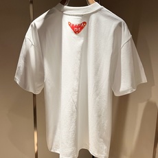 PRAD*A普*达2026春夏新款男女同款👫短袖T恤,最新款全网独家首上!!~既经典有时尚百搭,谁不爱啊,将经典再次展现 PRAD*A普*达2026春夏新款男女同款👫短袖T恤,最新款全网独家首上!!~既经典有时尚百搭,谁不爱啊,将经典再次展现