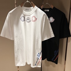 Moncler蒙家 2026春夏最新男女同款👫贸易订单短袖T恤,全品相!!网红款!采用logo图案印花设计!上身舒适透气 Moncler蒙家 2026春夏最新男女同款👫贸易订单短袖T恤,全品相!!网红款!采用logo图案印花设计!上身舒适透气
