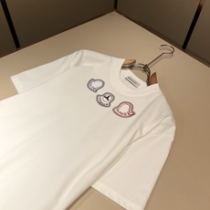 Moncler蒙家 2026春夏最新男女同款👫贸易订单短袖T恤,全品相!!网红款!采用logo图案印花设计!上身舒适透气 Moncler蒙家 2026春夏最新男女同款👫贸易订单短袖T恤,全品相!!网红款!采用logo图案印花设计!上身舒适透气