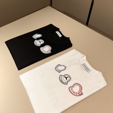 Moncler蒙家 2026春夏最新男女同款👫贸易订单短袖T恤,全品相!!网红款!采用logo图案印花设计!上身舒适透气 Moncler蒙家 2026春夏最新男女同款👫贸易订单短袖T恤,全品相!!网红款!采用logo图案印花设计!上身舒适透气