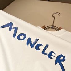 Moncler蒙家 2026春夏最新男女同款👫贸易订单短袖T恤,全品相!!网红款!采用logo图案印花设计!上身舒适透气 Moncler蒙家 2026春夏最新男女同款👫贸易订单短袖T恤,全品相!!网红款!采用logo图案印花设计!上身舒适透气