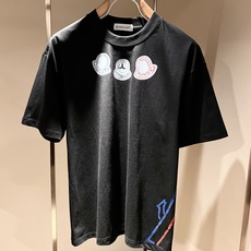 Moncler蒙家 2026春夏最新男女同款👫贸易订单短袖T恤,全品相!!网红款!采用logo图案印花设计!上身舒适透气 Moncler蒙家 2026春夏最新男女同款👫贸易订单短袖T恤,全品相!!网红款!采用logo图案印花设计!上身舒适透气