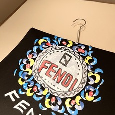 FEN*I 芬*迪2026春夏新款FD家族FF男女同款👫短袖T恤,男女同款👫百搭极简短袖。意大利原厂订单,FD家族人气单 FEN*I 芬*迪2026春夏新款FD家族FF男女同款👫短袖T恤,男女同款👫百搭极简短袖。意大利原厂订单,FD家族人气单