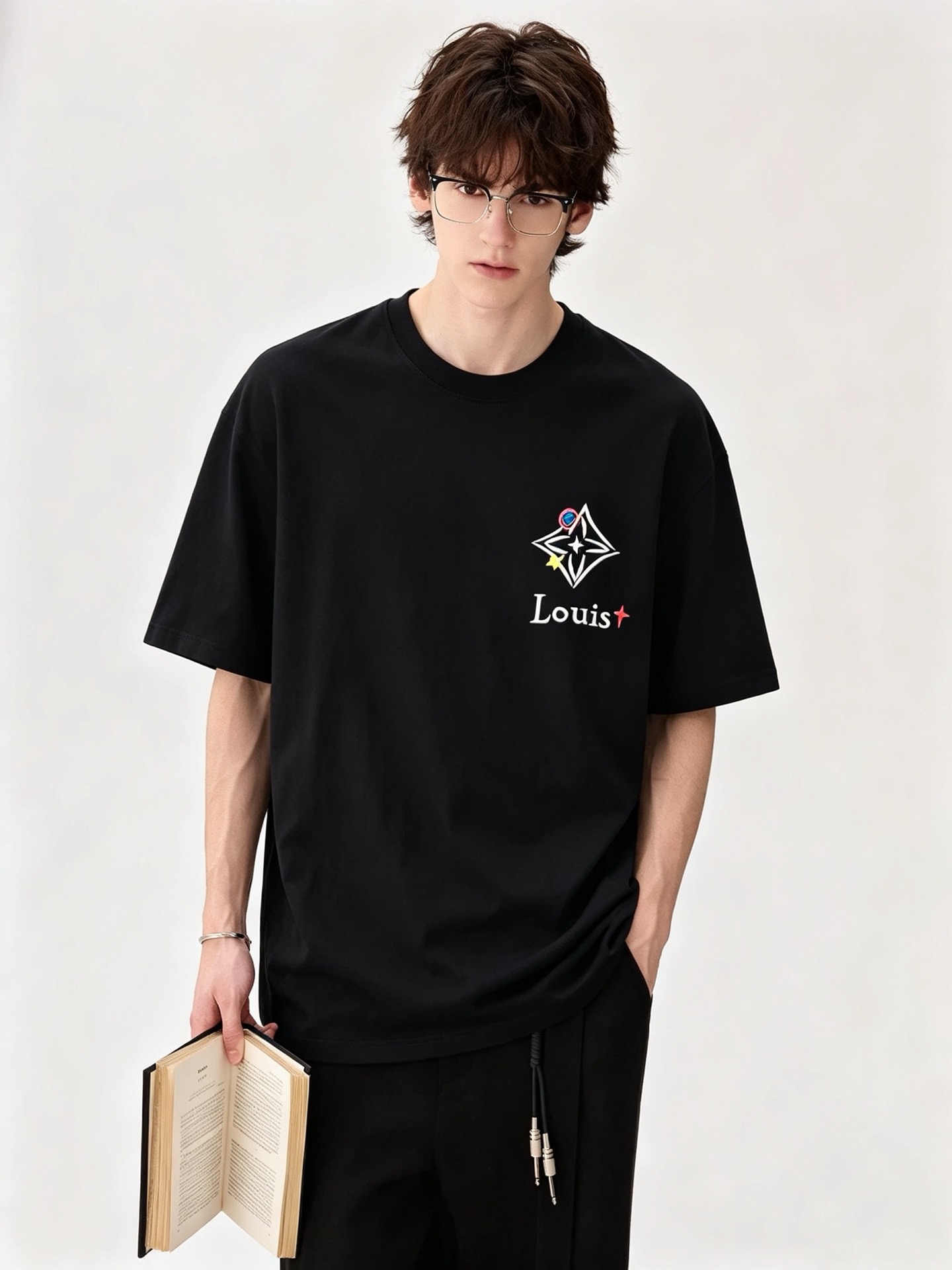 LouisVuitt*路易*登 2026春夏全新系列单品上线，非常时髦前卫的一款男女同款短袖T恤，标识logo图案印花修