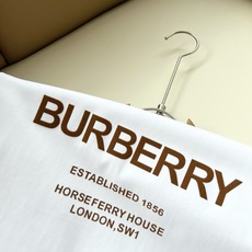 BURBER*Y巴*莉2026春夏新品男女同款👫短袖T恤,重磅来袭,最近比较火热的环保纯棉面料制作而成,高端户外运动休闲 BURBER*Y巴*莉2026春夏新品男女同款👫短袖T恤,重磅来袭,最近比较火热的环保纯棉面料制作而成,高端户外运动休闲