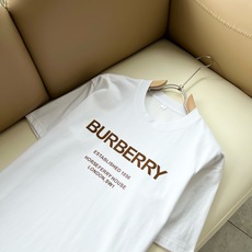 BURBER*Y巴*莉2026春夏新品男女同款👫短袖T恤,重磅来袭,最近比较火热的环保纯棉面料制作而成,高端户外运动休闲 BURBER*Y巴*莉2026春夏新品男女同款👫短袖T恤,重磅来袭,最近比较火热的环保纯棉面料制作而成,高端户外运动休闲
