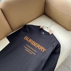 BURBER*Y巴*莉2026春夏新品男女同款👫短袖T恤,重磅来袭,最近比较火热的环保纯棉面料制作而成,高端户外运动休闲 BURBER*Y巴*莉2026春夏新品男女同款👫短袖T恤,重磅来袭,最近比较火热的环保纯棉面料制作而成,高端户外运动休闲