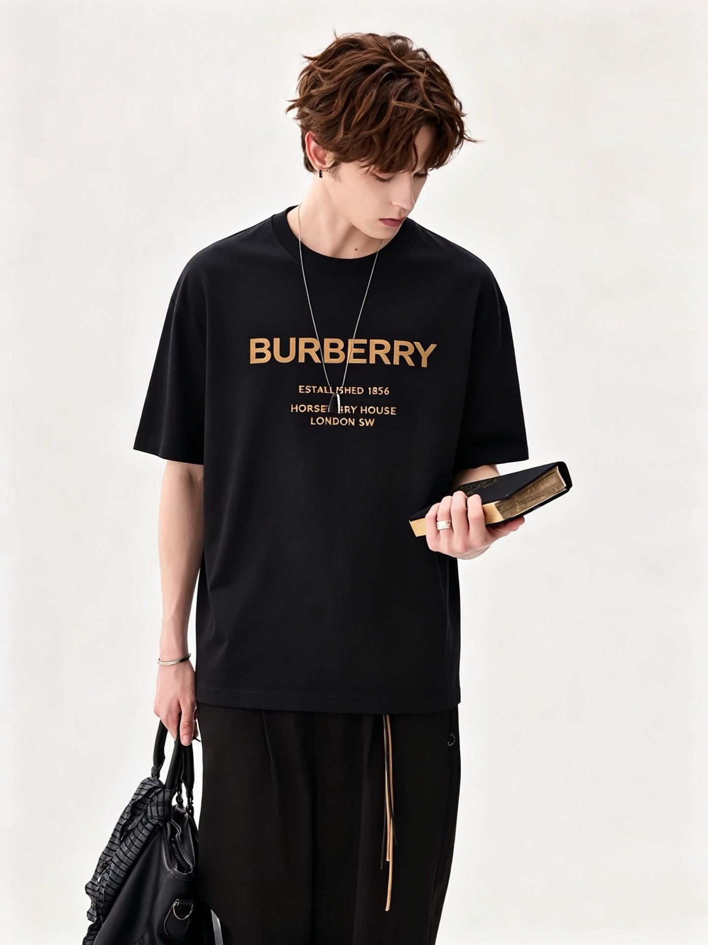 BURBER*Y巴*莉2026春夏新品男女同款👫短袖T恤，重磅来袭，最近比较火热的环保纯棉面料制作而成，高端户外运动休闲