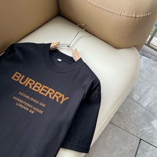 BURBER*Y巴*莉2026春夏新品男女同款👫短袖T恤,重磅来袭,最近比较火热的环保纯棉面料制作而成,高端户外运动休闲 BURBER*Y巴*莉2026春夏新品男女同款👫短袖T恤,重磅来袭,最近比较火热的环保纯棉面料制作而成,高端户外运动休闲