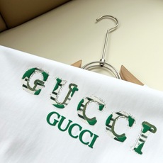 Gucc*古家 2026春夏新款男女同情侣款👫休闲宽松棉质圆领短袖T恤衫!贸易公司渠道稀出,同步官网发售 ! 2 Gucc*古家 2026春夏新款男女同情侣款👫休闲宽松棉质圆领短袖T恤衫!贸易公司渠道稀出,同步官网发售 ! 2