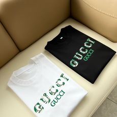 Gucc*古家 2026春夏新款男女同情侣款👫休闲宽松棉质圆领短袖T恤衫!贸易公司渠道稀出,同步官网发售 ! 2 Gucc*古家 2026春夏新款男女同情侣款👫休闲宽松棉质圆领短袖T恤衫!贸易公司渠道稀出,同步官网发售 ! 2