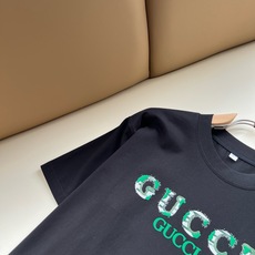 Gucc*古家 2026春夏新款男女同情侣款👫休闲宽松棉质圆领短袖T恤衫!贸易公司渠道稀出,同步官网发售 ! 2 Gucc*古家 2026春夏新款男女同情侣款👫休闲宽松棉质圆领短袖T恤衫!贸易公司渠道稀出,同步官网发售 ! 2