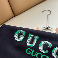 Gucc*古家 2026春夏新款男女同情侣款👫休闲宽松棉质圆领短袖T恤衫!贸易公司渠道稀出,同步官网发售 ! 2 Gucc*古家 2026春夏新款男女同情侣款👫休闲宽松棉质圆领短袖T恤衫!贸易公司渠道稀出,同步官网发售 ! 2