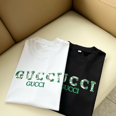 Gucc*古家 2026春夏新款男女同情侣款👫休闲宽松棉质圆领短袖T恤衫!贸易公司渠道稀出,同步官网发售 ! 2 Gucc*古家 2026春夏新款男女同情侣款👫休闲宽松棉质圆领短袖T恤衫!贸易公司渠道稀出,同步官网发售 ! 2