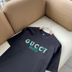 Gucc*古家 2026春夏新款男女同情侣款👫休闲宽松棉质圆领短袖T恤衫!贸易公司渠道稀出,同步官网发售 ! 2 Gucc*古家 2026春夏新款男女同情侣款👫休闲宽松棉质圆领短袖T恤衫!贸易公司渠道稀出,同步官网发售 ! 2