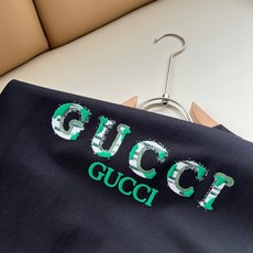 Gucc*古家 2026春夏新款男女同情侣款👫休闲宽松棉质圆领短袖T恤衫!贸易公司渠道稀出,同步官网发售 ! 2 Gucc*古家 2026春夏新款男女同情侣款👫休闲宽松棉质圆领短袖T恤衫!贸易公司渠道稀出,同步官网发售 ! 2