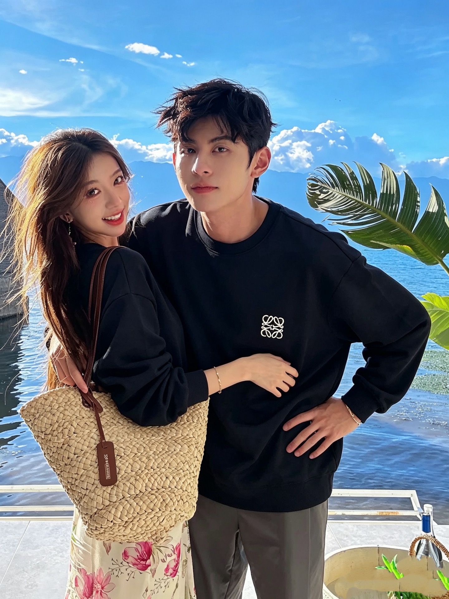 NO:956701,LOE*WE 2026 autumn and winter long-sleeved sweatshirts for men and women, original Italian order channel, highly personalized high-end trend, logo embroidery design!  Customized original air cotton sweatshirt for couples!  !  The latest popular fashion product has arrived. It is a simple and high-end fashion item. It is a very high-end fashion product with great wearing charm. It is a must-have item for fashion trends!  Italian original factory channel, special supply level order, released simultaneously by Hong Kong, Macao and Taiwan buyer stores. This model is also the latest popular product of Loewe family this year, and it is also the most classic product. Its specifications and quality are beyond doubt!  !  The choices are extremely diverse. It goes without saying that this style has that fresh and natural feeling, highlighting the brand's charm and high-end sense. The texture of this style is very good, and the weight and color that can be felt by hand are even better on the skin. It is a full wearing enjoyment!  !  Size:S-XL,,loewe,loewe,hoodie,sweatshirts,19860909LOE*WE罗*威 2026秋冬男女同款长袖卫衣,意大利原厂订单渠道,极具个性高级潮风,标志logo刺绣设计！情侣款定制原版空气棉卫衣！！最新时尚潮流人气产物驾到,又是一款简约高级的时尚单品,穿搭魅力十分高级不俗的时尚产物 ,时尚潮流必备单品！意大利原厂渠道,特供级别订单,同步港澳台买手店发布,此款也是罗意威家今年的最新人气产物,也是最经典的产物,其规格跟档次更是毋庸置疑！！ 选择极具多样化,言而喻此款自然具备那种清新自然的感觉,彰显品牌魅力与高级感,此款的质感十分的到位,用手可以感知的重磅跟出彩亲肤程度更是上佳,十足的穿着享受！！尺码:S-XL,,loewe,loewe,hoodie,sweatshirts,,Men's clothing