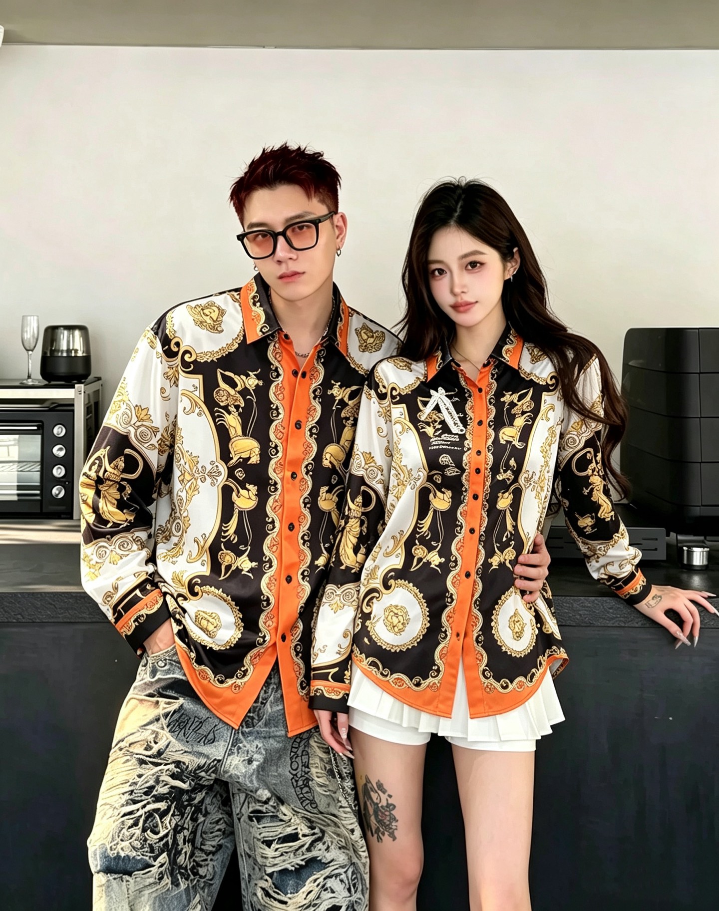 NO:956669,VERS*CE/Fan*zhe 2026 spring and summer new original long-sleeved shirt, VERS*CE/Fan*zhe trading company channel product value recommendation, the panoramic printed letter logo pattern decoration is extremely exquisite and highlights the gradient effect!  It is made with heavy craftsmanship and has a strong three-dimensional effect. It can only be made with advanced German equipment, highlighting the visually invincible shocking luxury. The craftsmanship level is extremely high and the craftsmanship is very important!  Imported poplin cotton fabric supplied by customers, has excellent skin-friendliness, perfect details, impeccable, excellent upper body effect, very eye-catching, no doubt the rate of return. It is an excellent item to improve the vision in the wardrobe, whether it is worn inside or alone, it is very handsome. Sizes M-3XL, versace,19860909VERS*CE/范*哲 2026春夏新品原单长袖衬衣,VERS*CE/范*哲 贸易公司渠道 产品 值的推荐 ,全景印花字母logo图案装饰极为精致凸显渐变效果！重磅工艺打造,立体感极强,唯有德国先进设备方能制作,凸显了视觉无敌的震撼奢华,工艺水准极高,非常重工匠心！客供进口府绸棉面料,亲肤性绝佳,细节极致完美,无可挑剔,上身效果非常出色,非常招眼吸睛,回头率毋庸置疑,衣橱里改良视觉的绝佳单品,无论内搭还是单穿都爆帅十足.尺码M-3XL,,versace,,Men's clothing