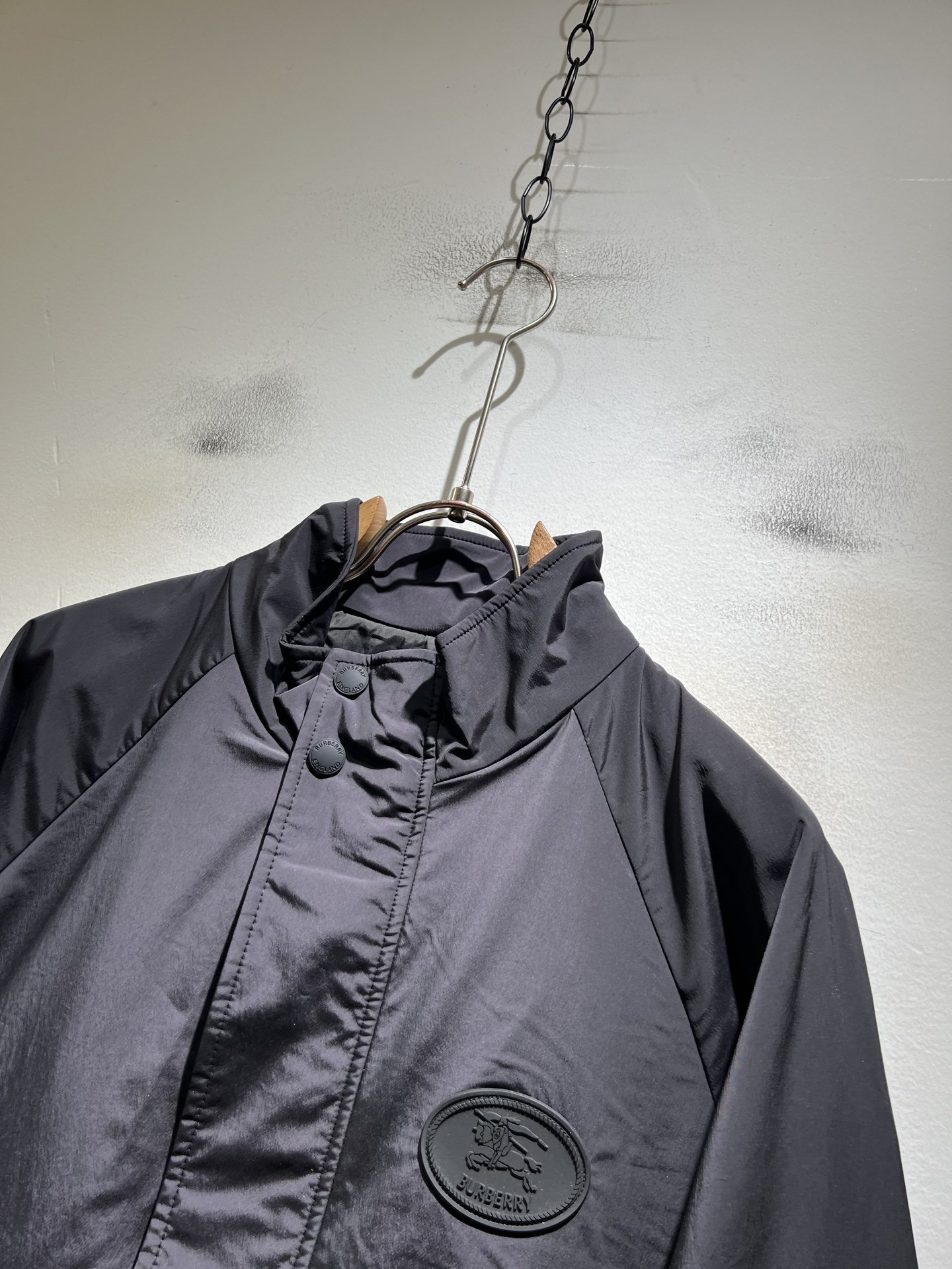 BURBER*Y巴*莉2026秋冬新品棉服夹克外套重磅来袭,最近比较火热聚酯纤维面料制作而成,高端户外运动休闲系列,非常 BURBER*Y巴*莉2026秋冬新品棉服夹克外套重磅来袭,最近比较火热聚酯纤维面料制作而成,高端户外运动休闲系列,非常