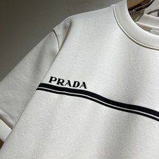 PRAD*A普*达2026秋冬新款男女同款👫打底衫,最新款全网独家首上!!~既经典有时尚百搭,谁不爱啊,将经典再次展现, PRAD*A普*达2026秋冬新款男女同款👫打底衫,最新款全网独家首上!!~既经典有时尚百搭,谁不爱啊,将经典再次展现,