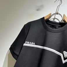 PRAD*A普*达2026秋冬新款男女同款👫打底衫,最新款全网独家首上!!~既经典有时尚百搭,谁不爱啊,将经典再次展现, PRAD*A普*达2026秋冬新款男女同款👫打底衫,最新款全网独家首上!!~既经典有时尚百搭,谁不爱啊,将经典再次展现,