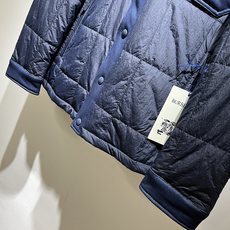 BURBER*Y巴*莉2026秋冬新品棉服夹克外套重磅来袭,最近比较火热聚酯纤维面料制作而成,高端户外运动休闲系列,非常 BURBER*Y巴*莉2026秋冬新品棉服夹克外套重磅来袭,最近比较火热聚酯纤维面料制作而成,高端户外运动休闲系列,非常