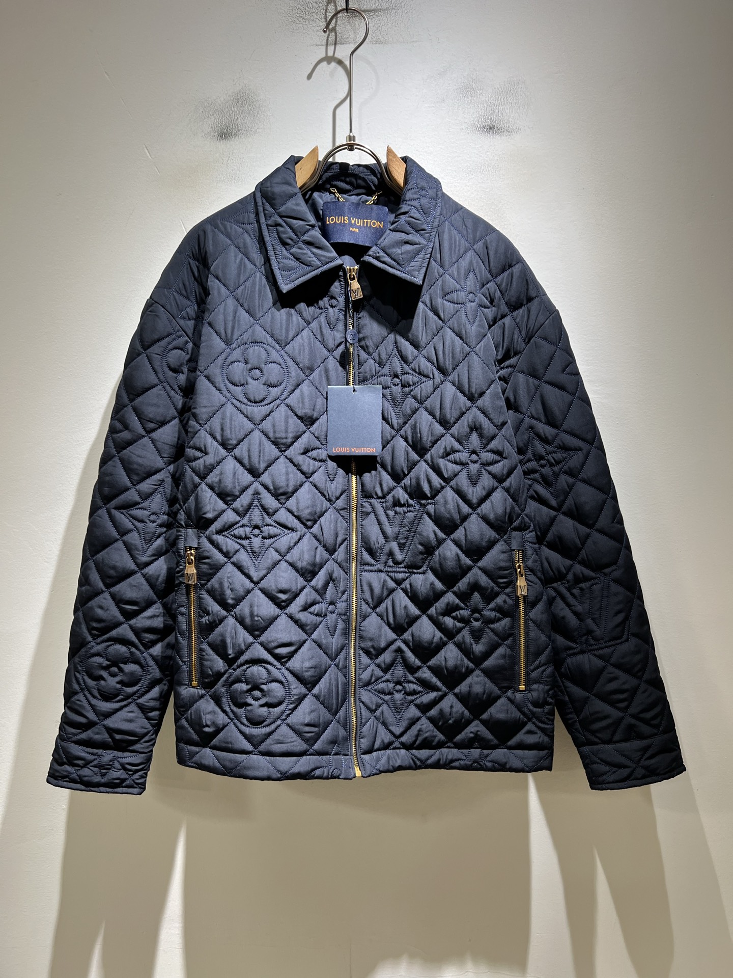 LouisVuitt*路易*登  2026秋冬新品最新款棉服夹克外套，贸易公司渠道，甚至到非常稀缺很难遇到，一件难求的高