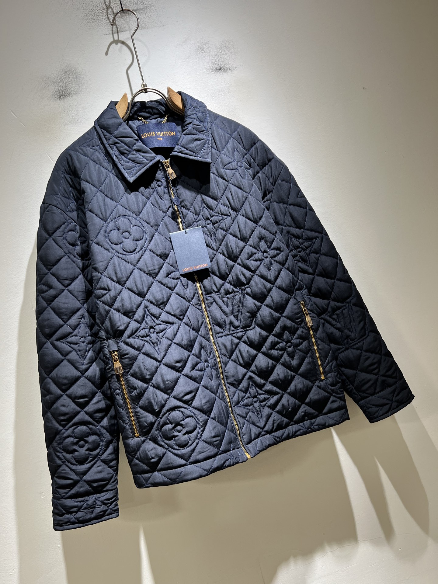 LouisVuitt*路易*登  2026秋冬新品最新款棉服夹克外套，贸易公司渠道，甚至到非常稀缺很难遇到，一件难求的高