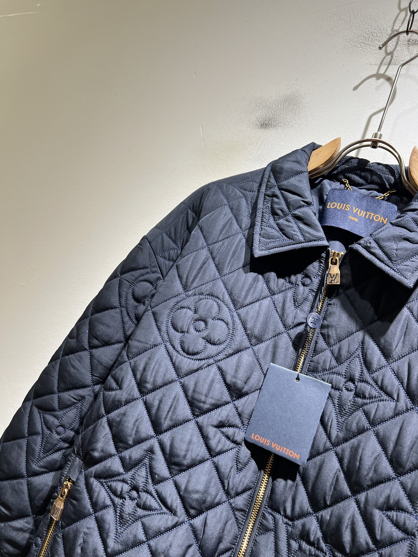 LouisVuitt*路易*登  2026秋冬新品最新款棉服夹克外套，贸易公司渠道，甚至到非常稀缺很难遇到，一件难求的高