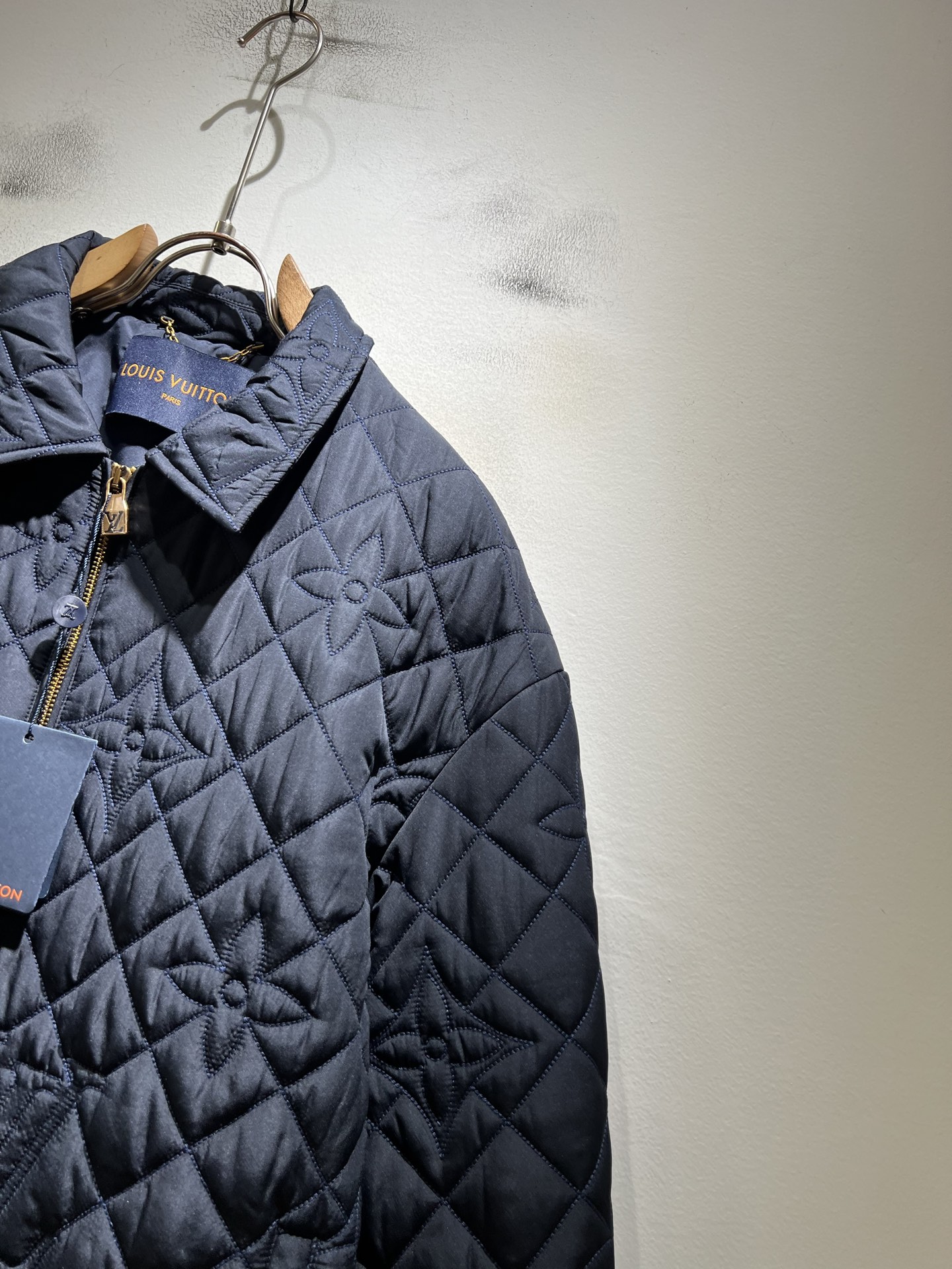 LouisVuitt*路易*登  2026秋冬新品最新款棉服夹克外套，贸易公司渠道，甚至到非常稀缺很难遇到，一件难求的高