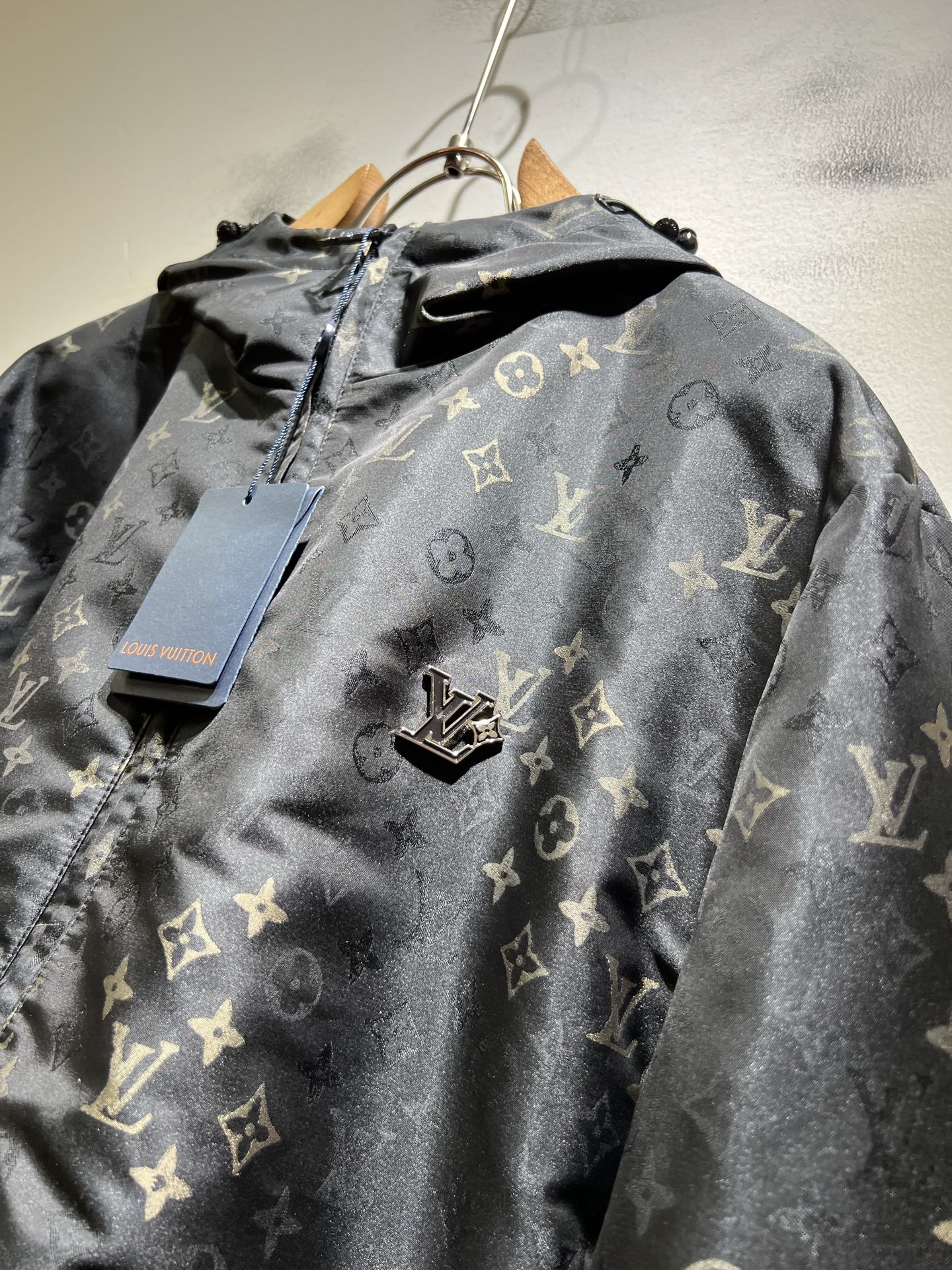 Louis Vuit*on 路易*登 2026秋冬新款轻奢Monogram立体暗纹工艺男女同款👫双面穿夹克外套！路易家族