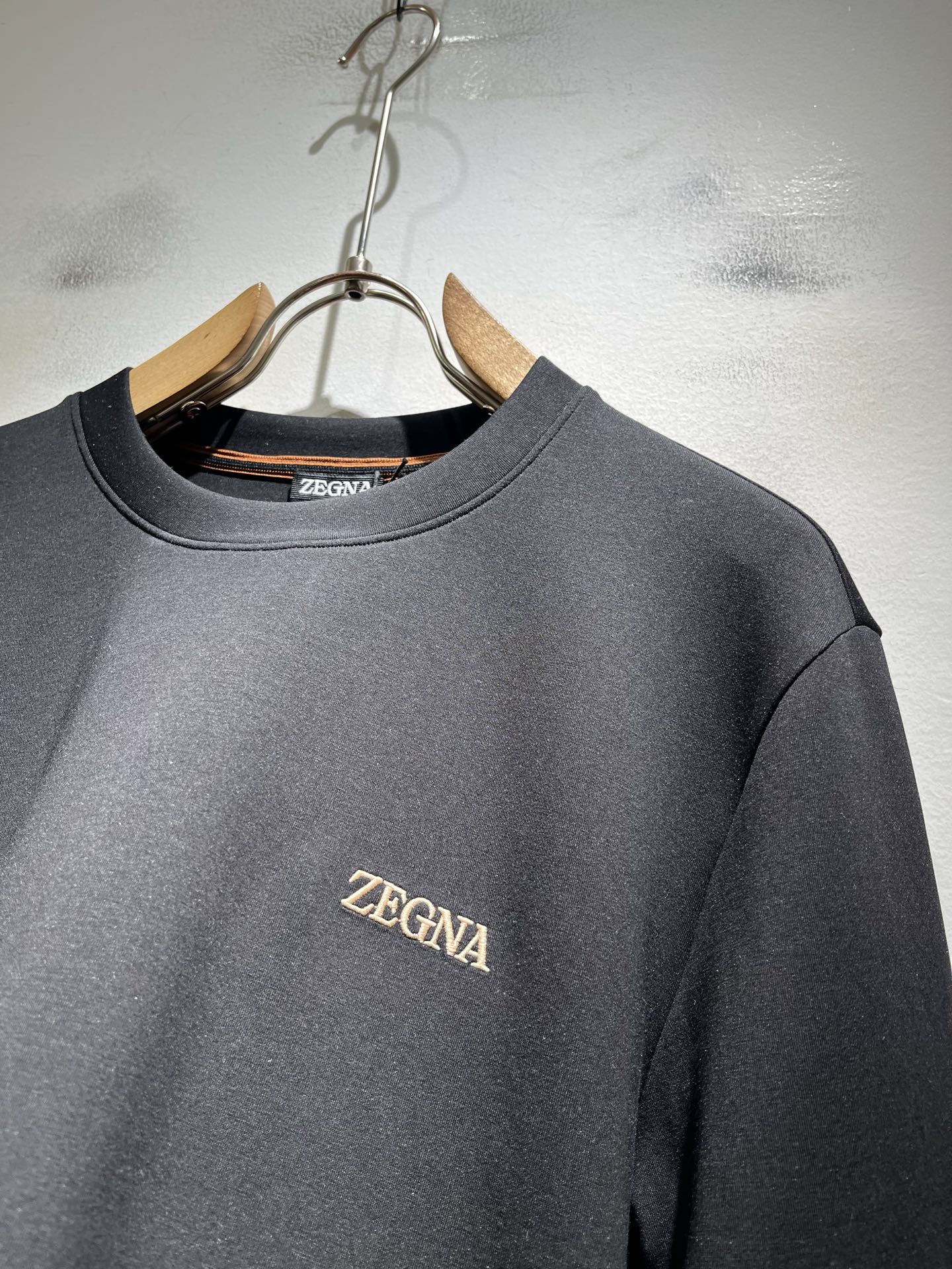 Ermenegildo Zeg*a杰*亚 2026秋冬新品男士长袖休闲打底衫，外贸公司订单！是杰尼亚经典的专有织物之一！