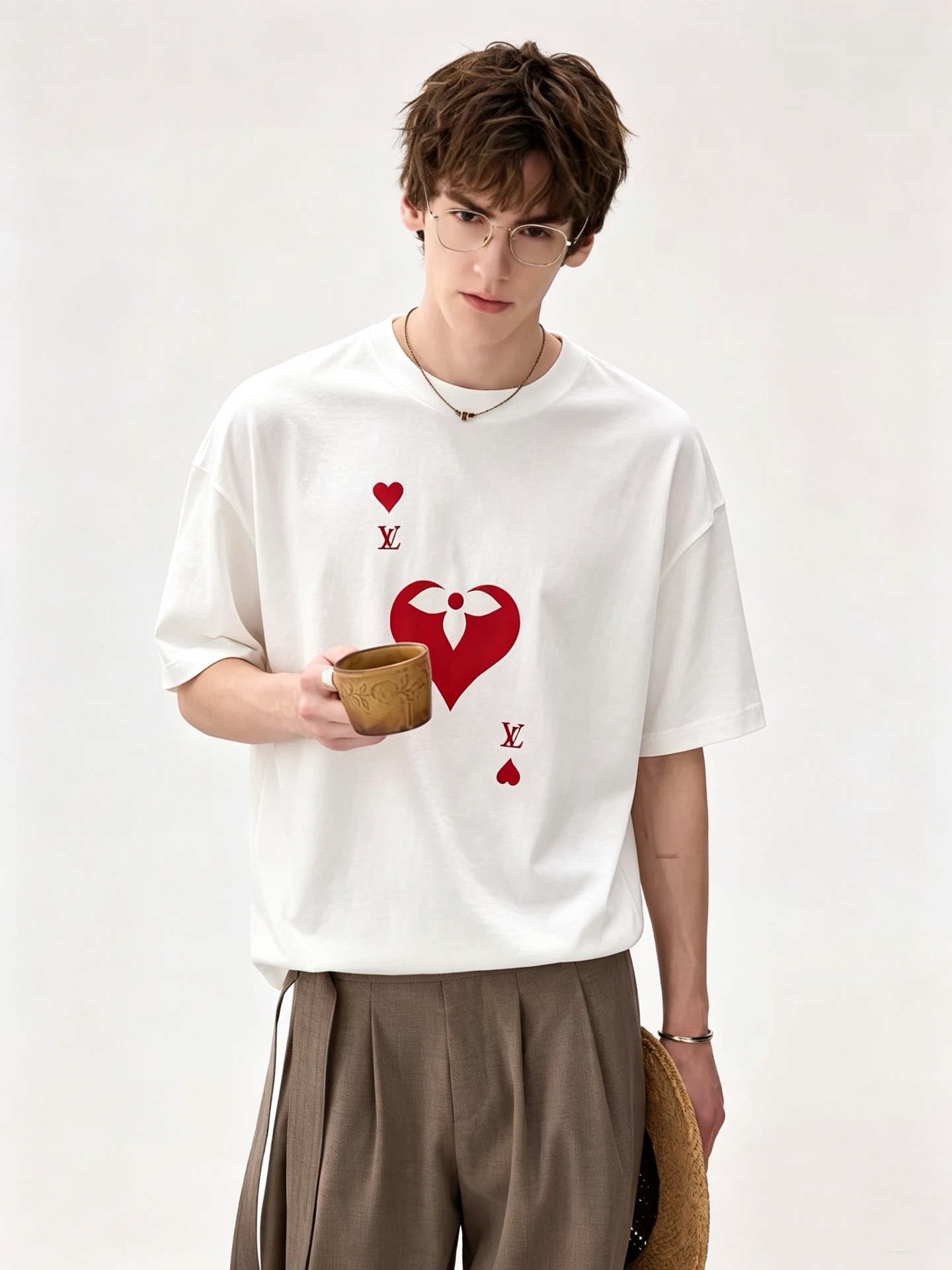 LouisVuitt*路易*登 2026春夏全新系列单品上线,非常时髦前卫的一款男女同款短袖T恤,标识logo图案压胶印 LouisVuitt*路易*登 2026春夏全新系列单品上线,非常时髦前卫的一款男女同款短袖T恤,标识logo图案压胶印