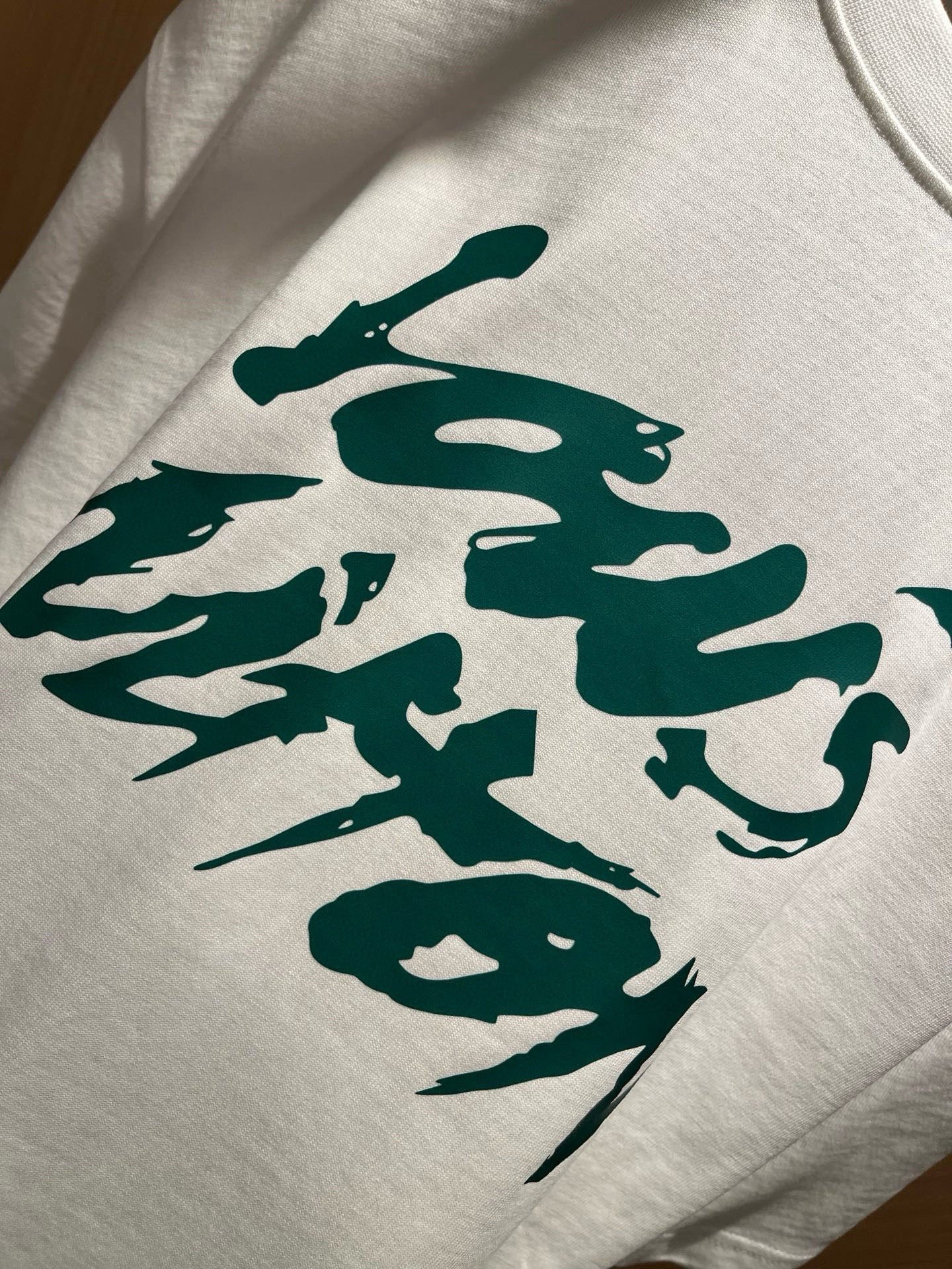 LouisVuitt*路易*登 2026春夏全新系列单品上线，非常时髦前卫的一款男女同款短袖T恤，标识logo图案印花修